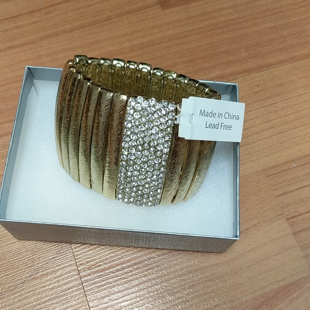 Ladies bracelet.